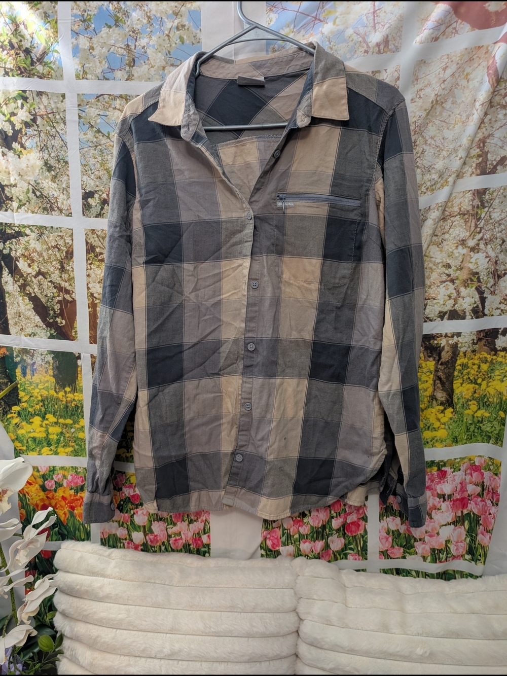 Columbia Women's Plaid Button-Down Shirt - Gray & Tan
